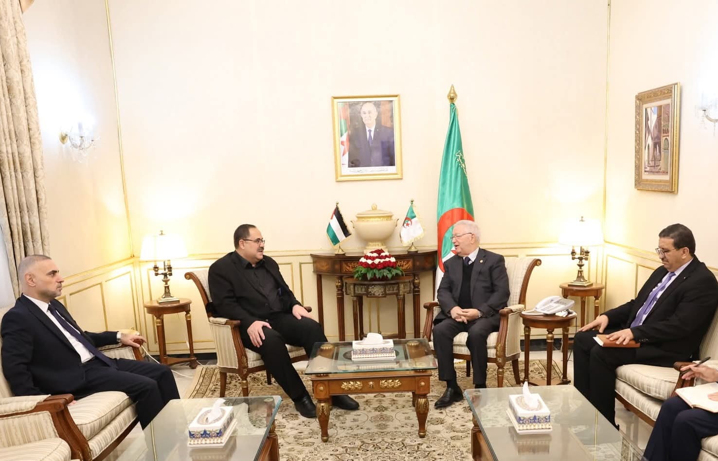 جانب من لقاءات صيدم